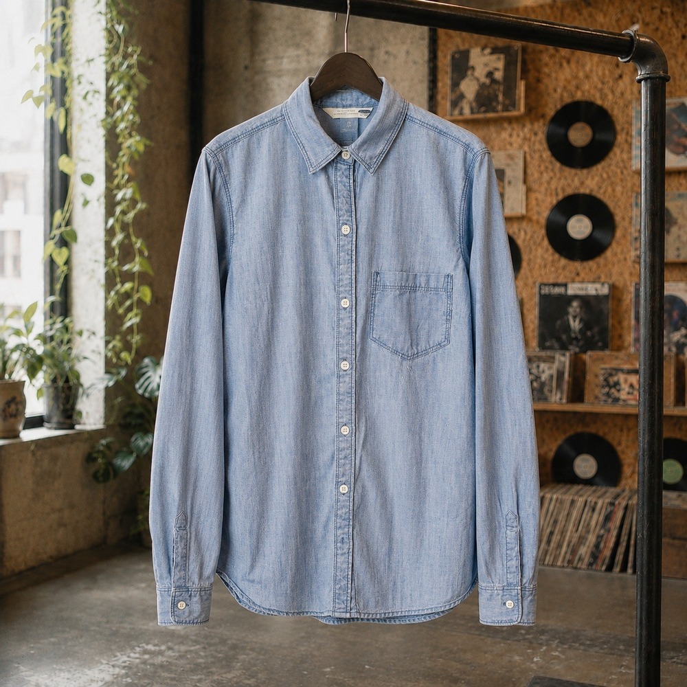 Blue Jean Chambray Button Down XS Distressed Pocket The Classic Shirt